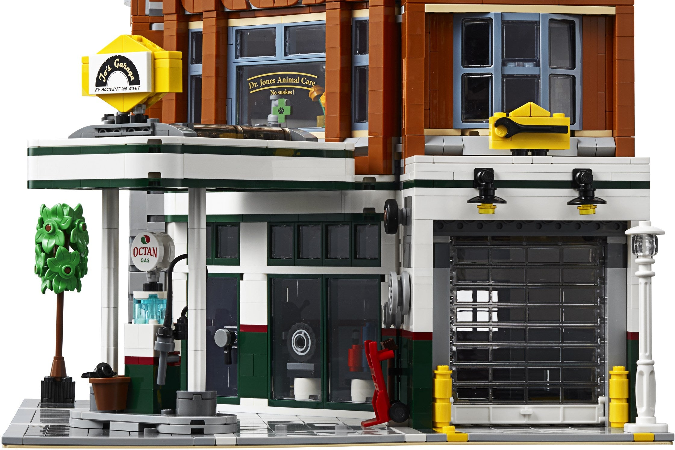 LEGO 10264 Corner garage front