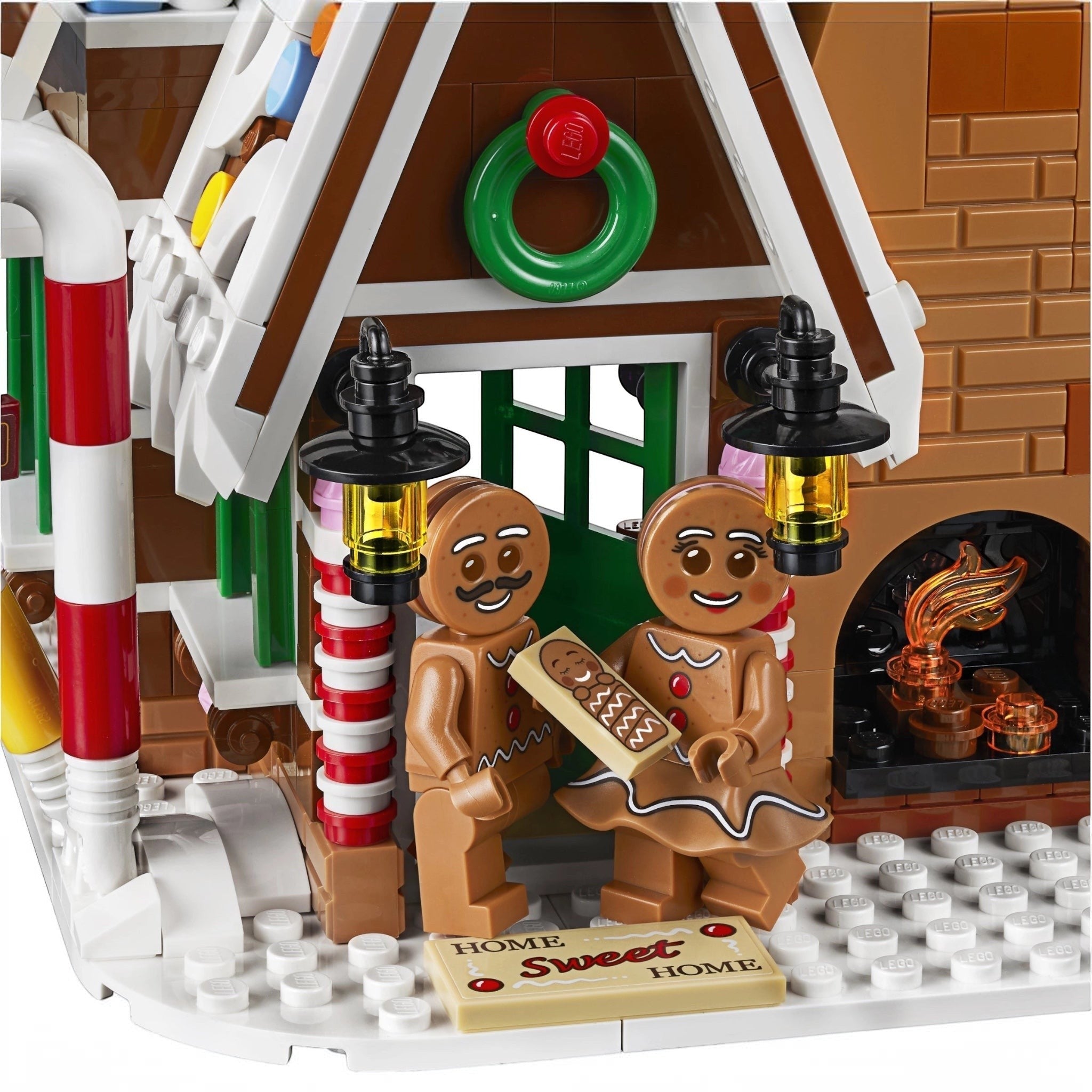 LEGO gingerbread house set with two gingerbread men and a sign saying 'Home Sweet Home'.