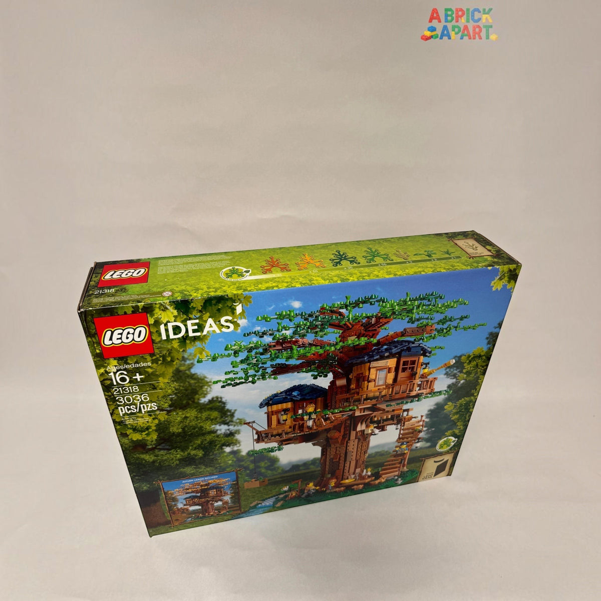 [box-front] LEGO Ideas treehouse set packaging on a white background