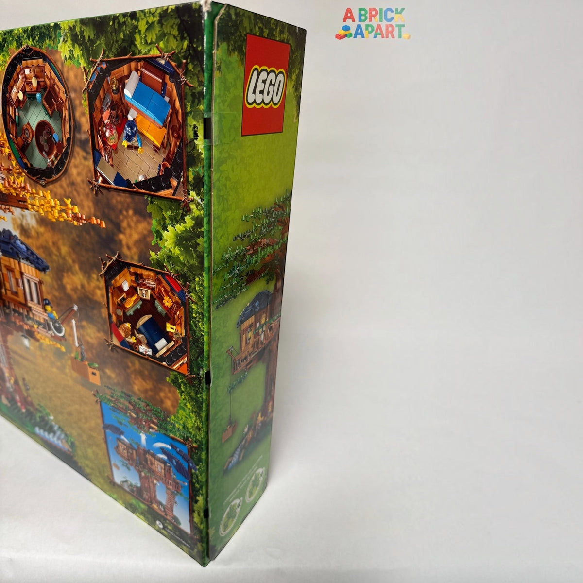 [box-back] Legoland box with LEGO branding and scenic illustrations on a white background