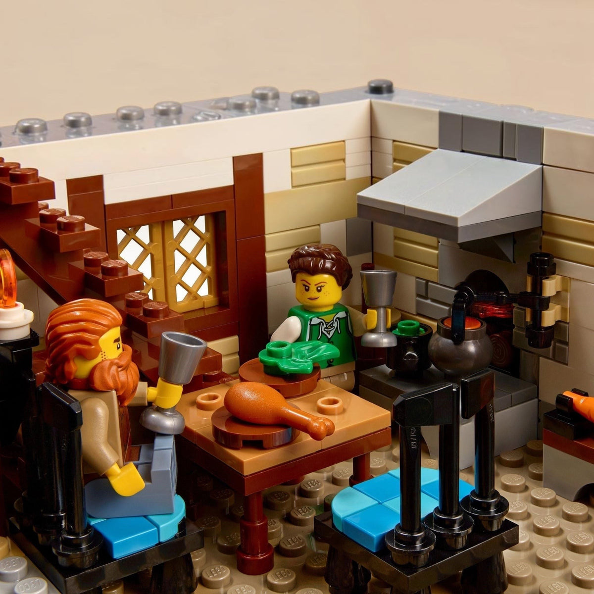 [built-detail] LEGO kitchen set with characters and appliances