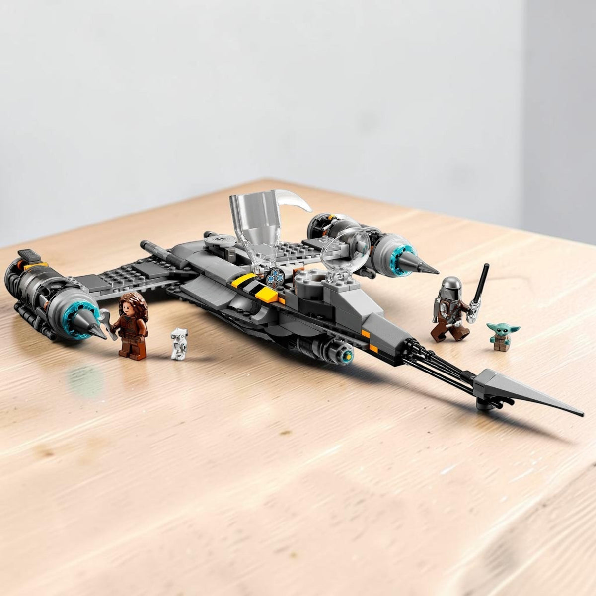 [lifestyle-shelf-box] LEGO Star Wars vehicle set with characters on a white background