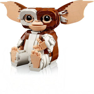 A Brick Apart LEGO Ideas Gremlins Gizmo posable figure sitting with large ears and brown and white brick details.
