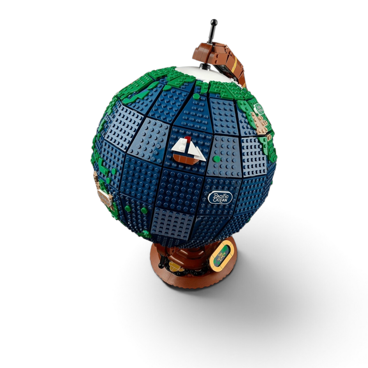 [built-angle] A Brick Apart LEGO Ideas The Globe set featuring a spinning vintage Earth model with blue oceans and green continents.