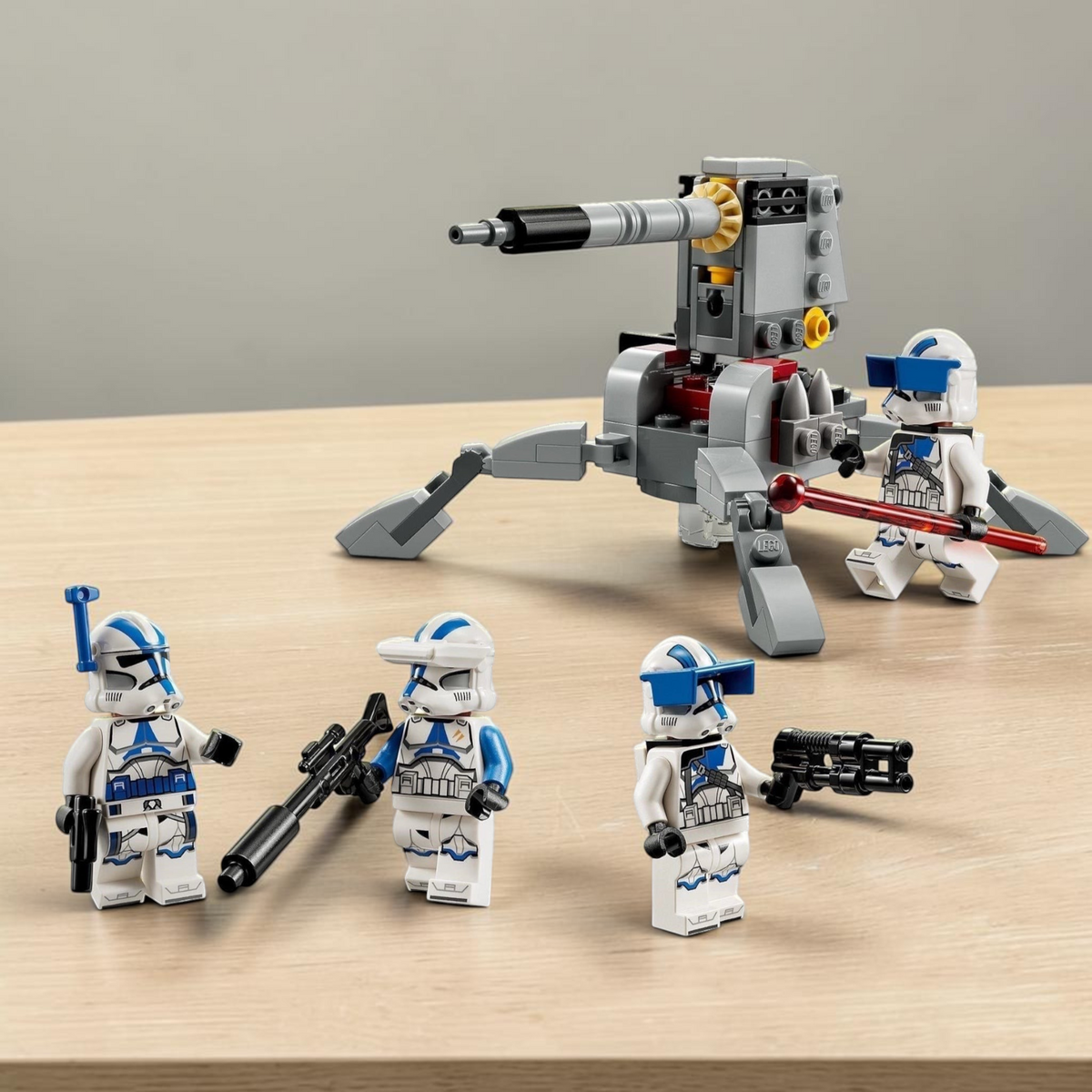 [lifestyle-shelf-built] A Brick Apart LEGO Star Wars 501st Clone Troopers Battle Pack with four minifigures and an AV-7 anti-vehicle cannon.